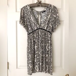 NWOT Lux Deep V-Neck Empire Waist Flutter Sleeve Top Size Large